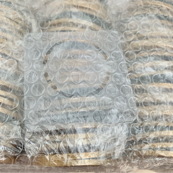 Set of 32 Gold Plastic Curtain Grommet Rings D.I.Y. - Picture 9 of 10